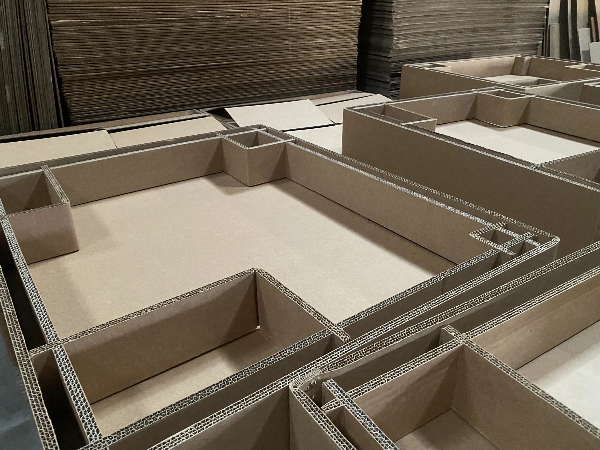 Contoured corrugated inserts for shaped parts