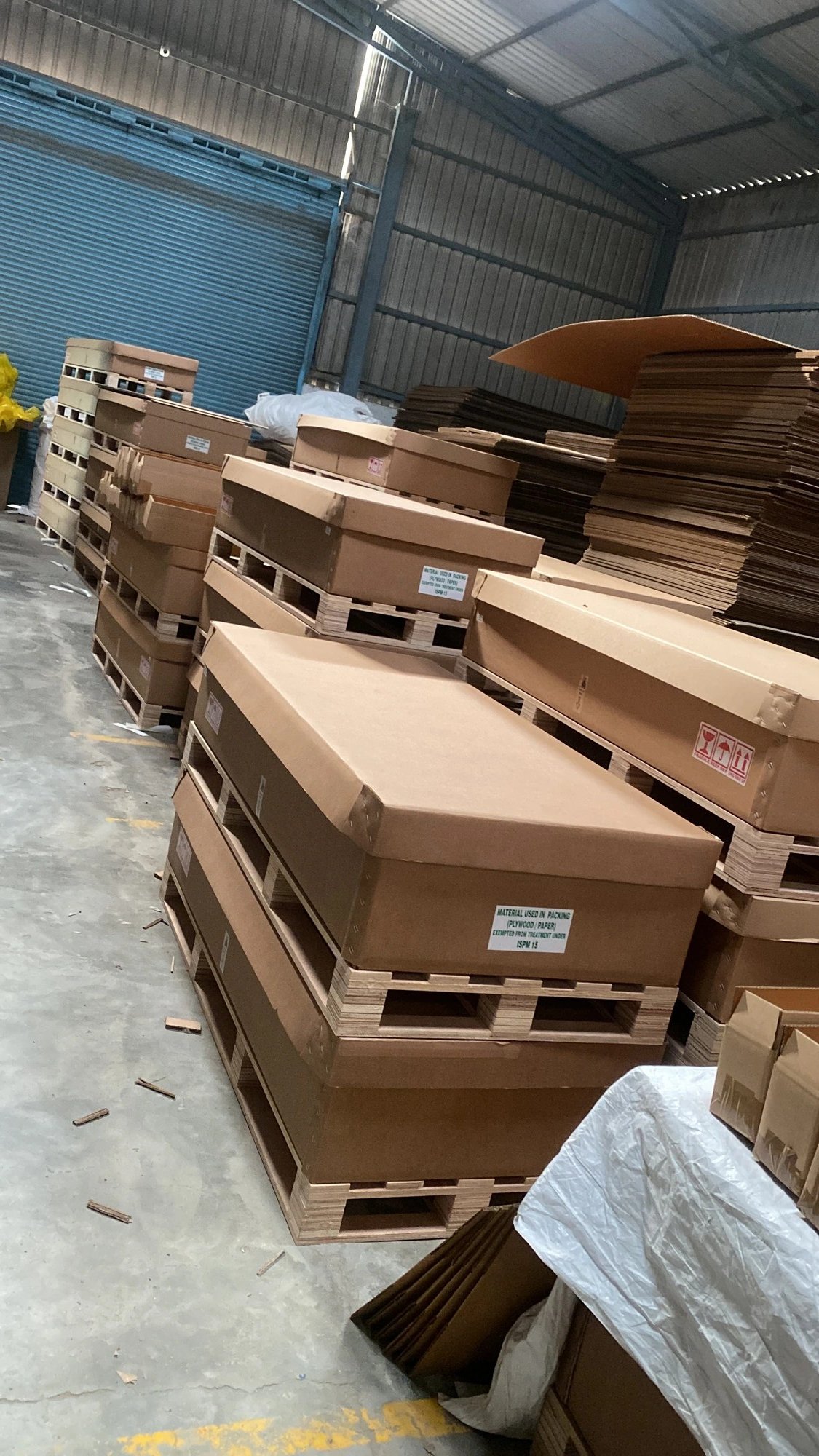ISPM-15 exempt paper & plywood pallets, batch stacked